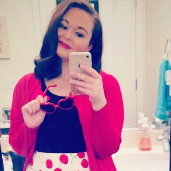 Meet Your Posher: Andrea - Picture 2 of 4